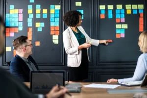 Consultoria mostrando como fazer a estruturação de vendas