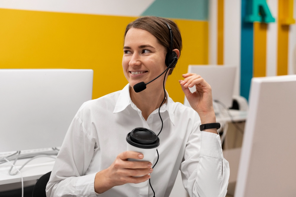 Vendedora B2B realizando prospecção ativa