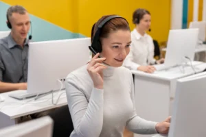 Vendedora da Burian Consultoria realizando uma prospecção B2B terceirizada